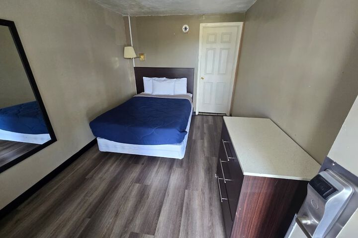 Room 16 of 34