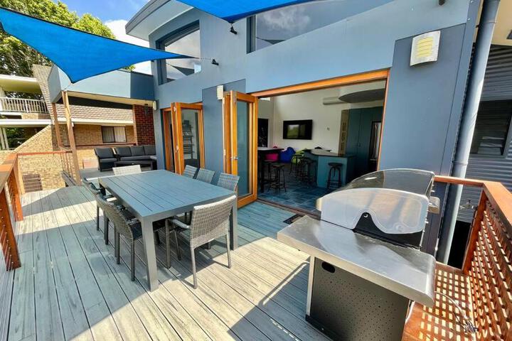 Sails to Sea - 4 Bedroom Pet Friendly