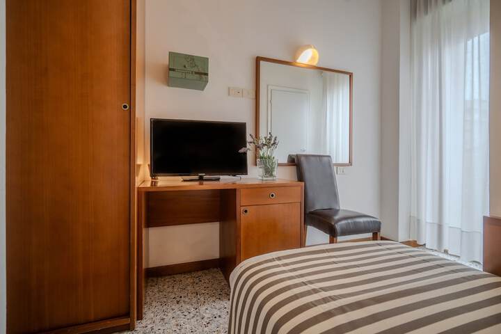 Room 20 of 48