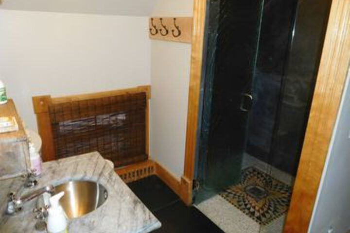 Room 18 of 120