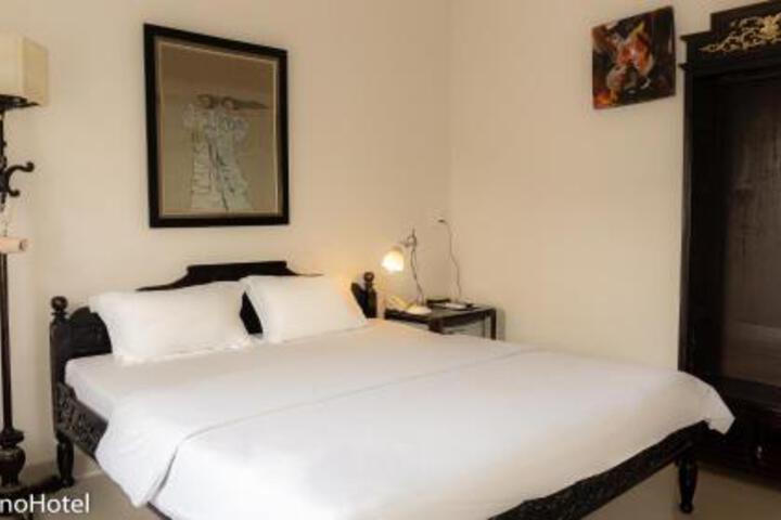 Room 2 of 3