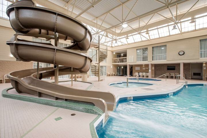 Clarion Hotel & Suites Brandon | Bookonline.com