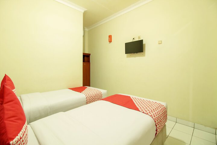 Room 9 of 32