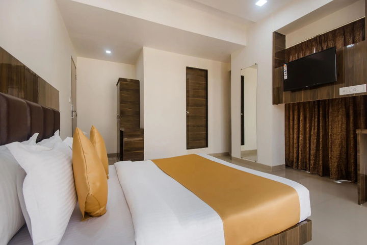 Capital O 12043 Hotel Konak