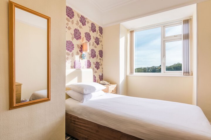 Room 14 of 49