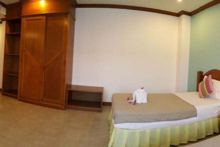 Room 12 of 35
