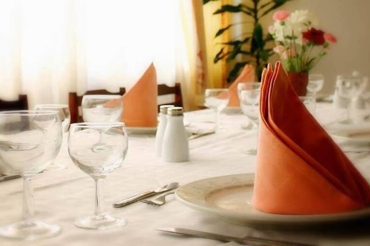 Dining 9 of 15