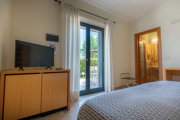 Room 3 of 46