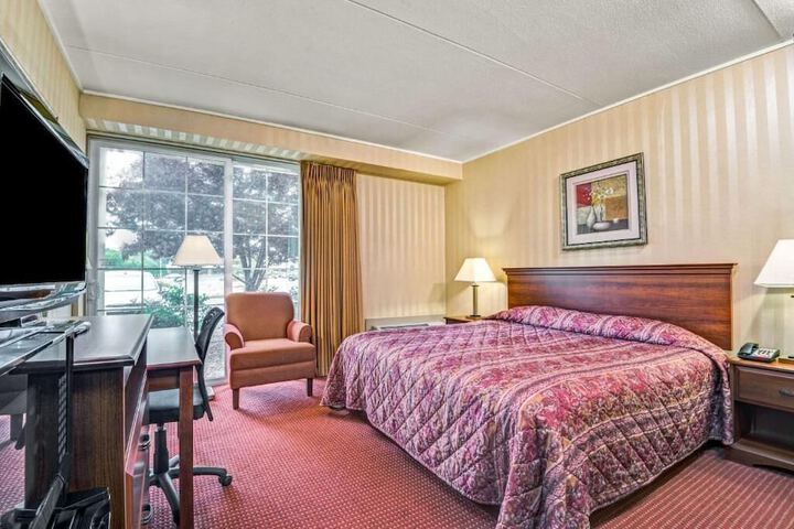 Room 6 of 15