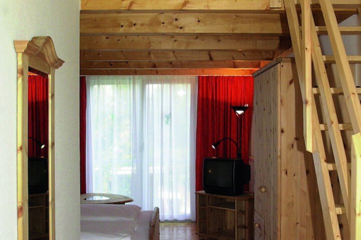 Room 3 of 32