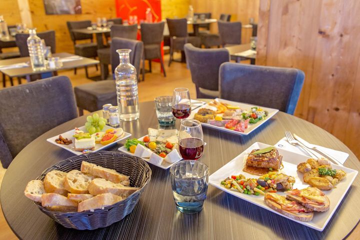 Dining 106 of 129