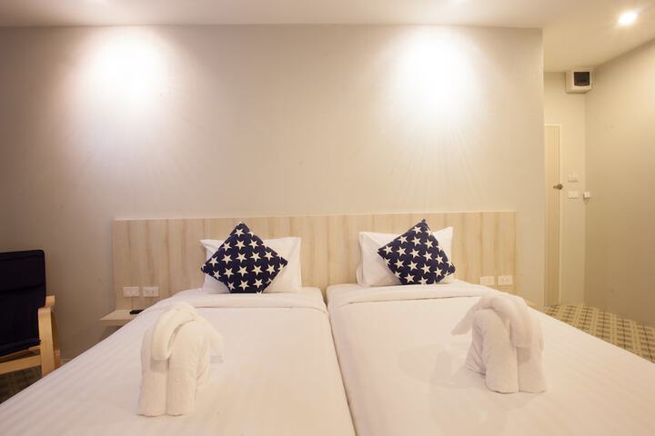 Room 8 of 30