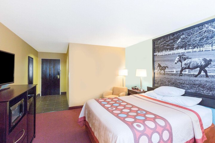 1 Queen Bed (21 of 29)