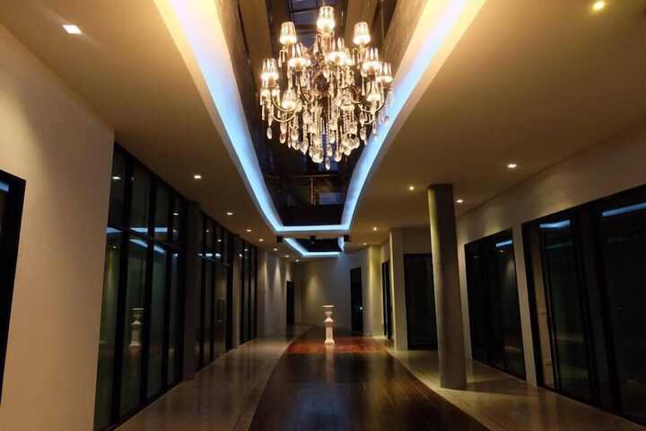 Ballroom/Hall 93 of 108