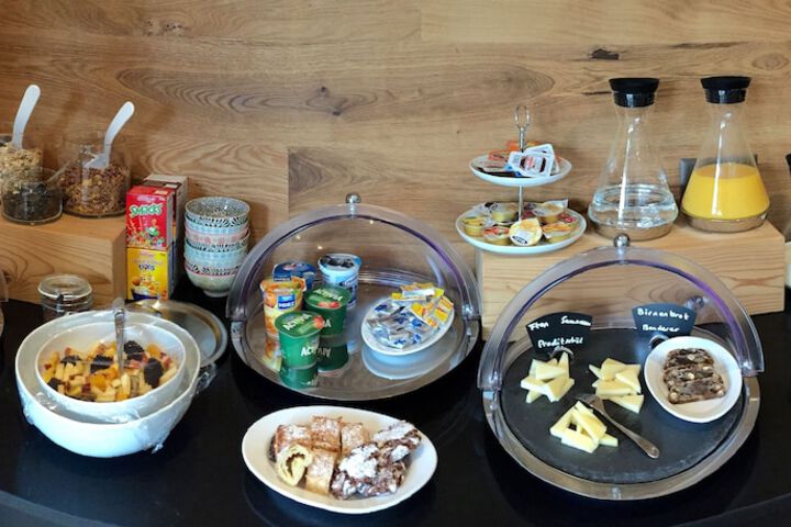 Breakfast/Coffee Service 45 of 65