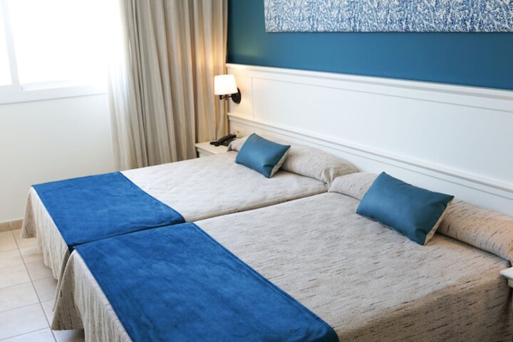 Room 7 of 74