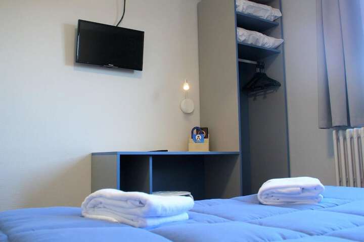 Room 6 of 13