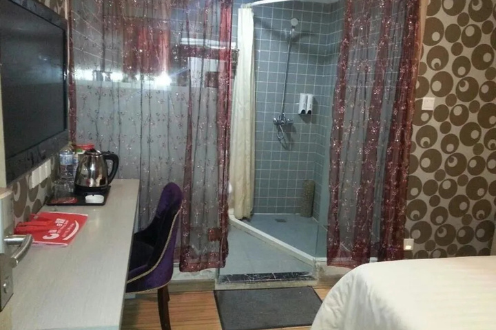 Room 21 of 32