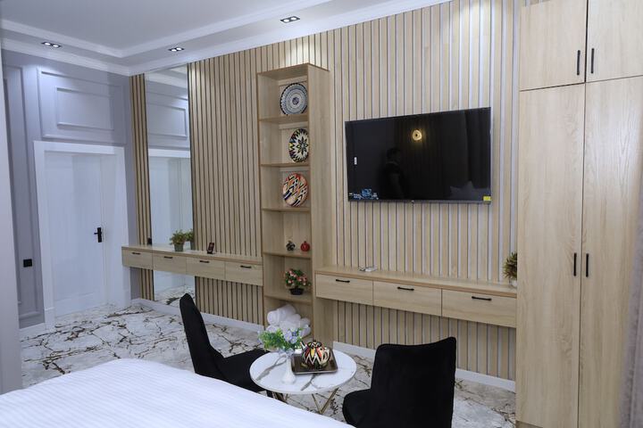 Room 7 of 33