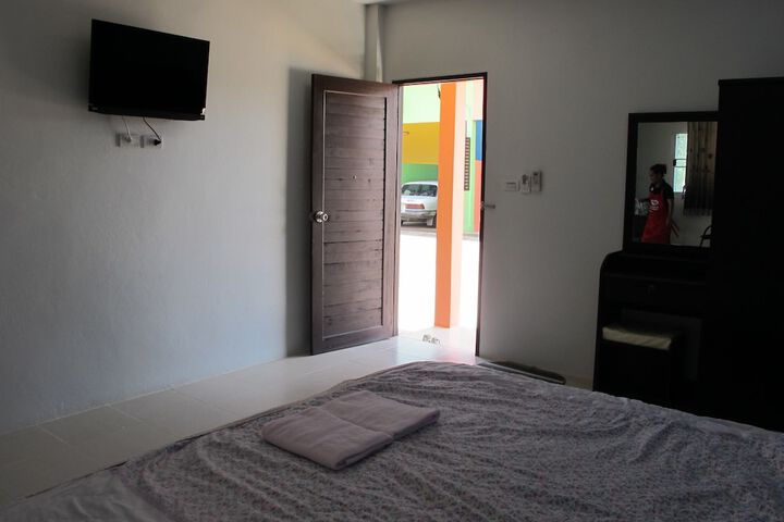 Room 3 of 38