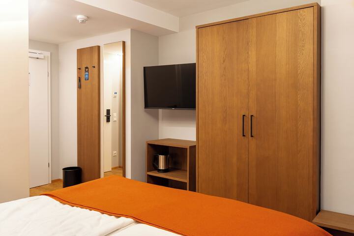 Room 16 of 97