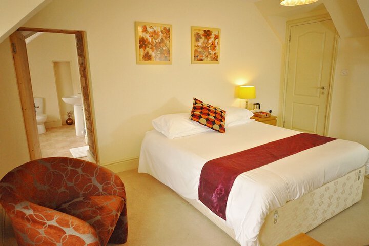 Room 3 of 65