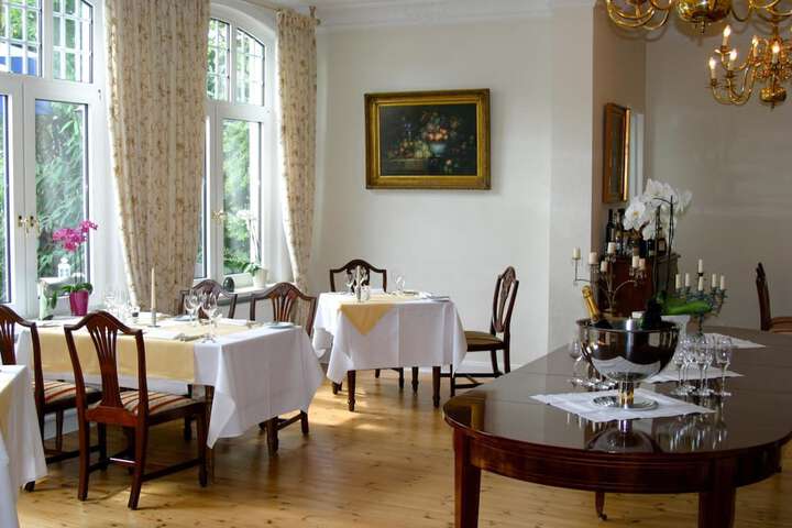 Dining 36 of 59
