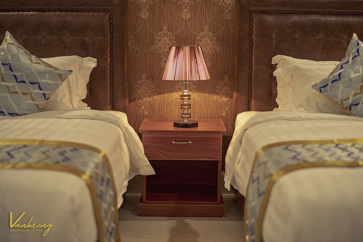 Room 4 of 24