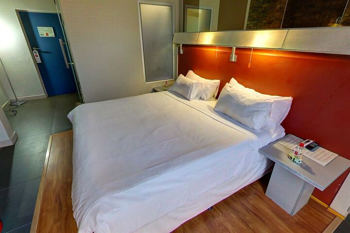 Room 7 of 64