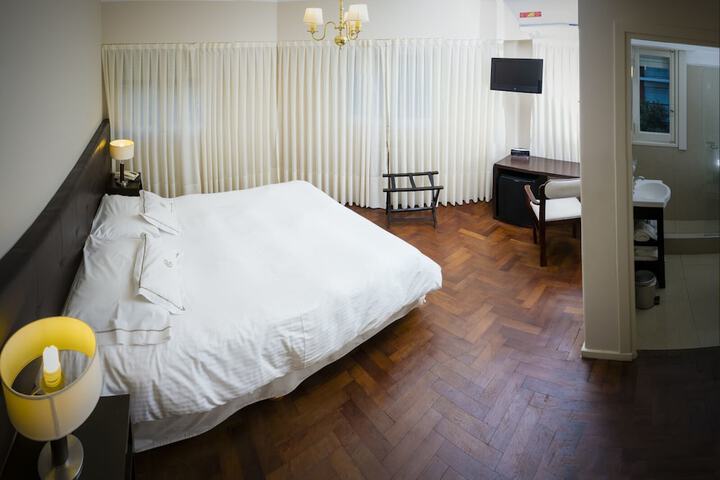 Room 6 of 26