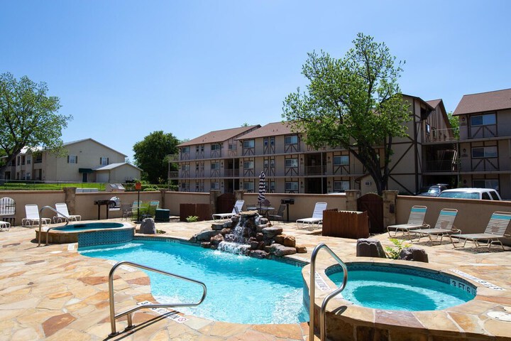 Pool 11 of 26