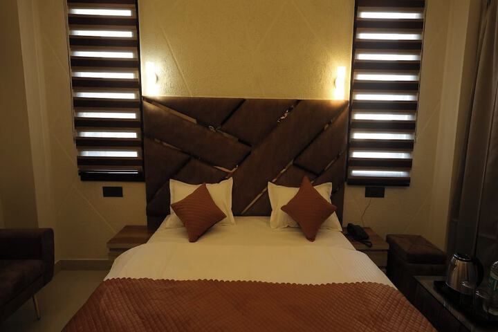Room 3 of 35