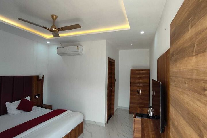 Room 14 of 30