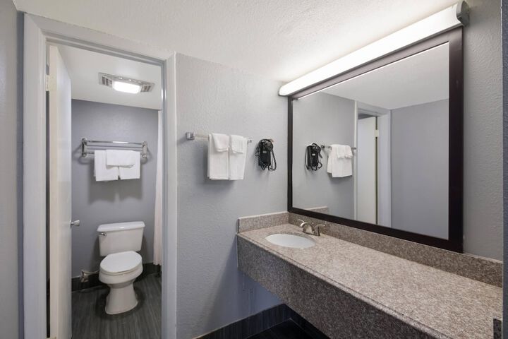 Room 12 of 34