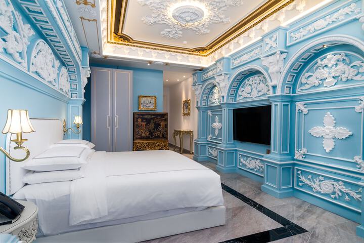 Room 93 of 195
