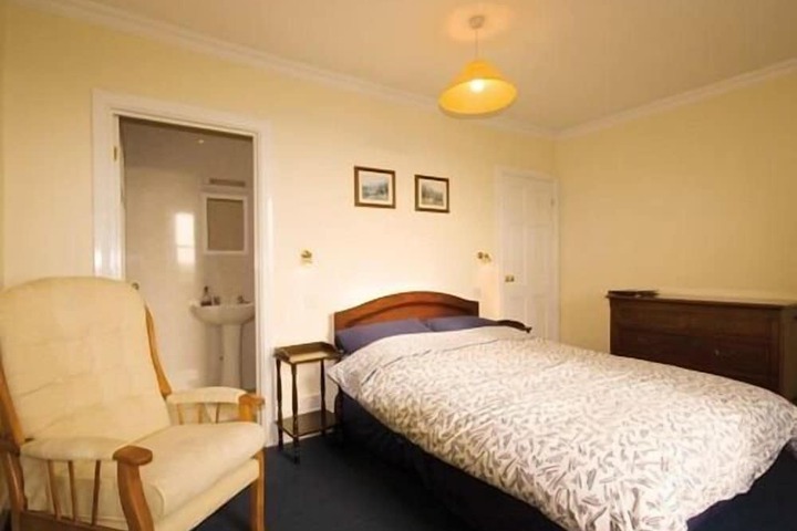 Room 4 of 4