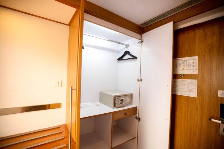 Room 12 of 69