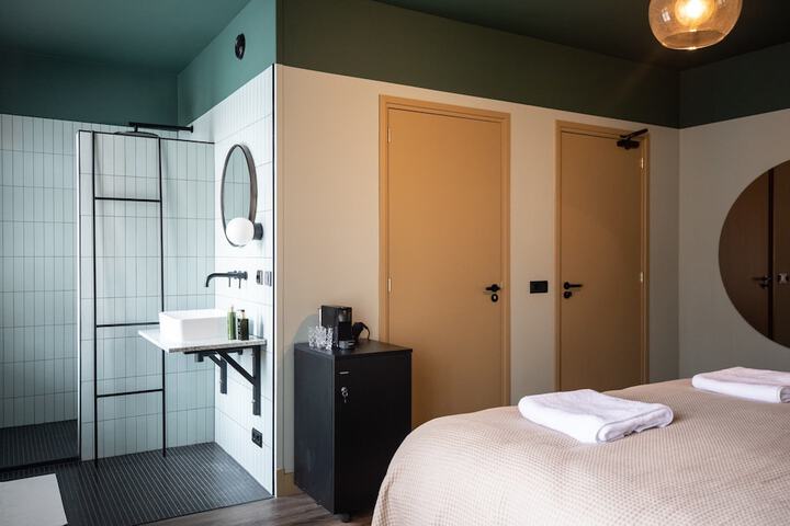 Room 4 of 39