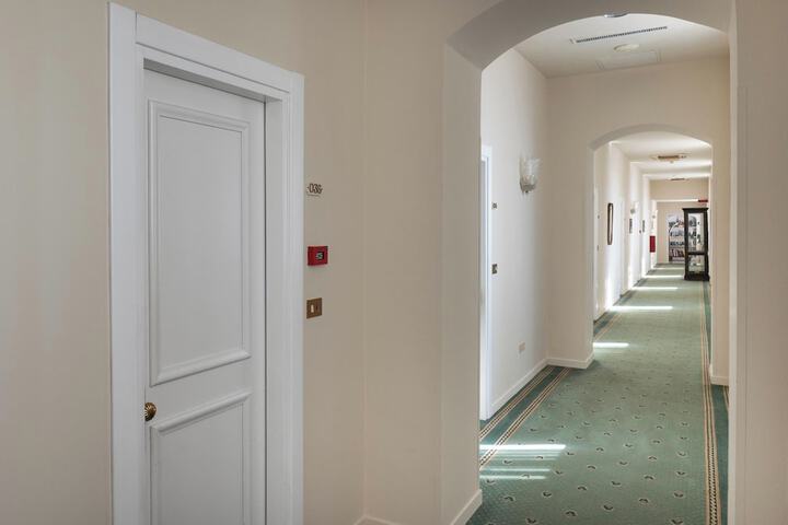 Ballroom/Hall 99 of 154