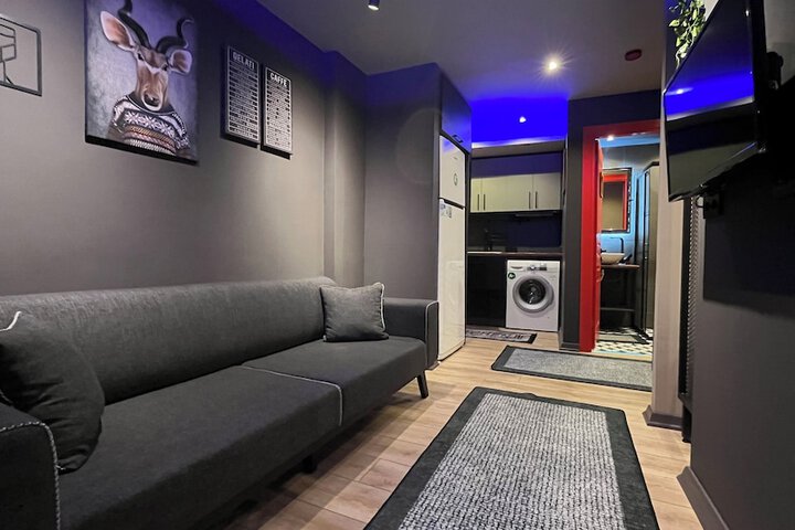 Room 9 of 28