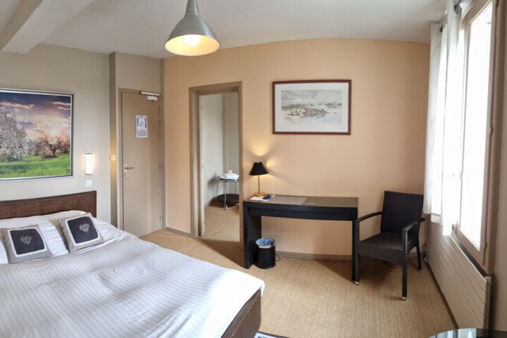 Room 4 of 30