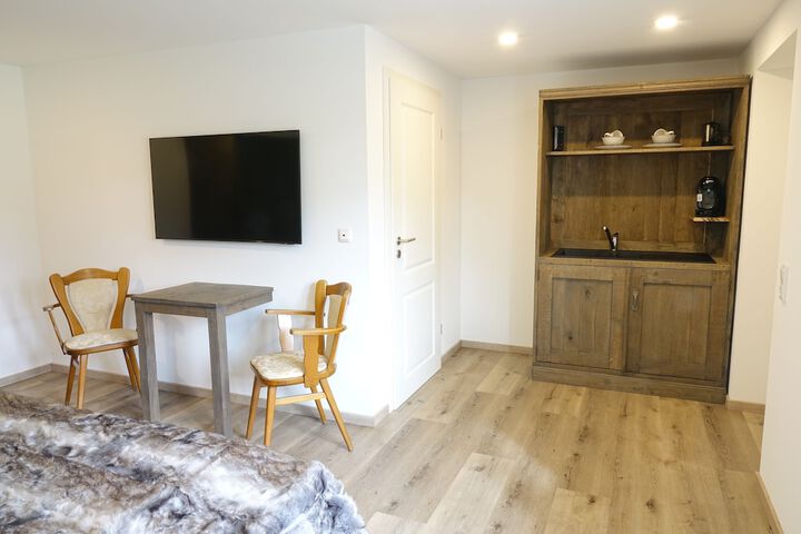 Room 9 of 17