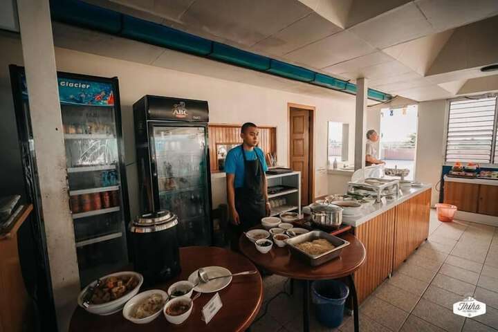 Dining 25 of 32