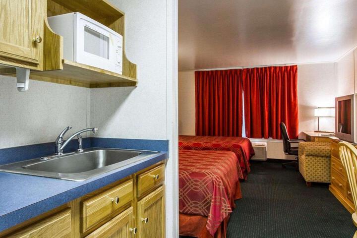 1 Queen Bed Efficiency (4 of 11)