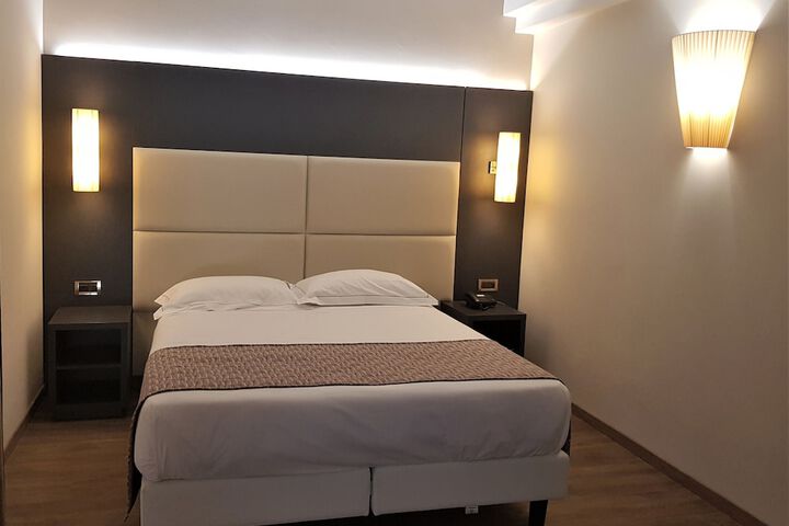 Room 11 of 37