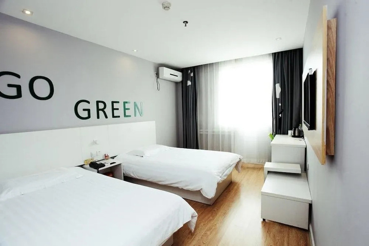 Room 6 of 14