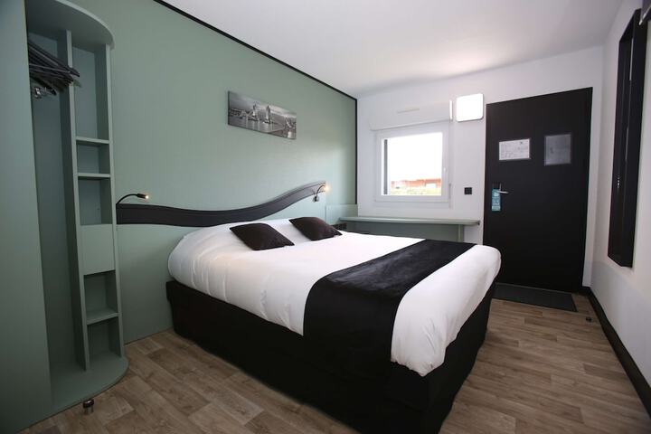 Room 2 of 2