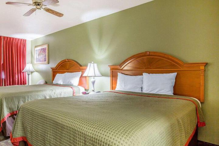 2 Queen Beds (4 of 7)