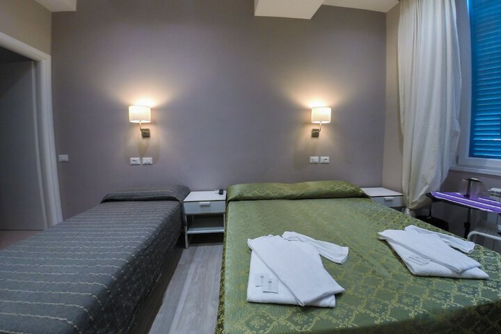Room 12 of 17