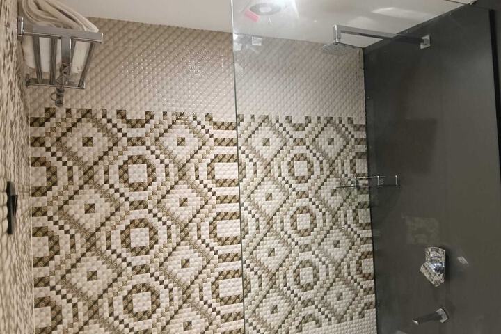 Room 8 of 15